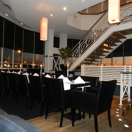 Hotel Van Der Valk 3*